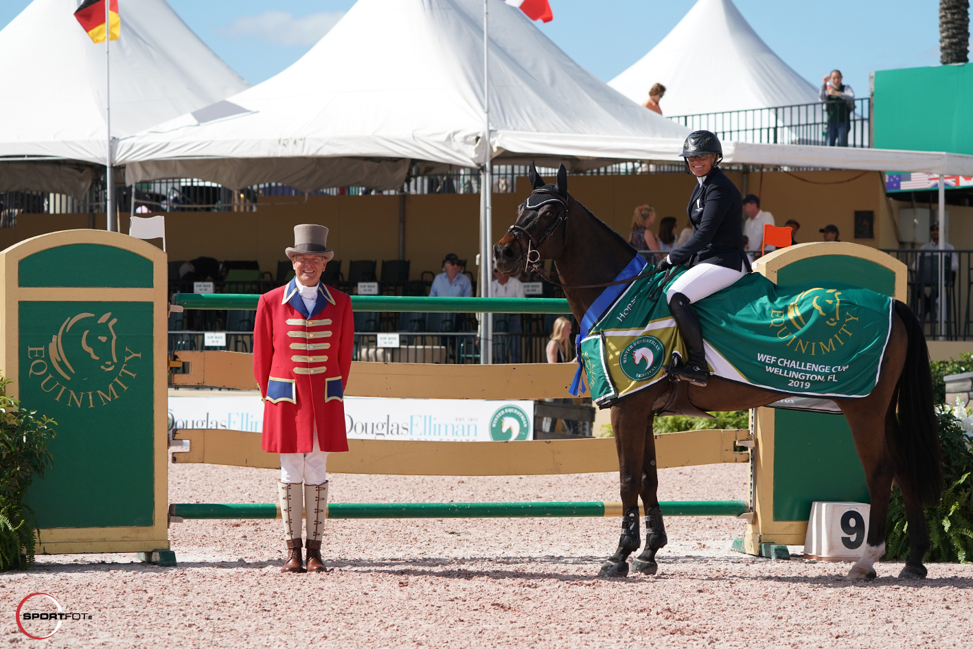 Erynn Ballard and Darko’s Promise in their winning presentation with ringmaster Steve Rector. Photo © Sportfot.