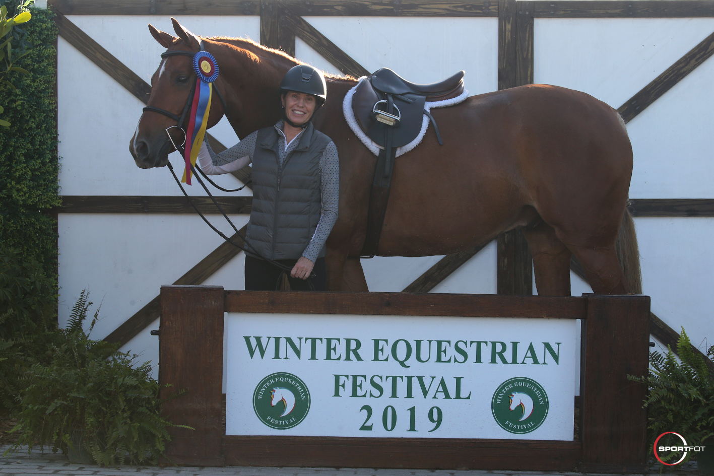 Cake Walk and owner Melissa Burns in their winning presentation. Photo © Sportfot.