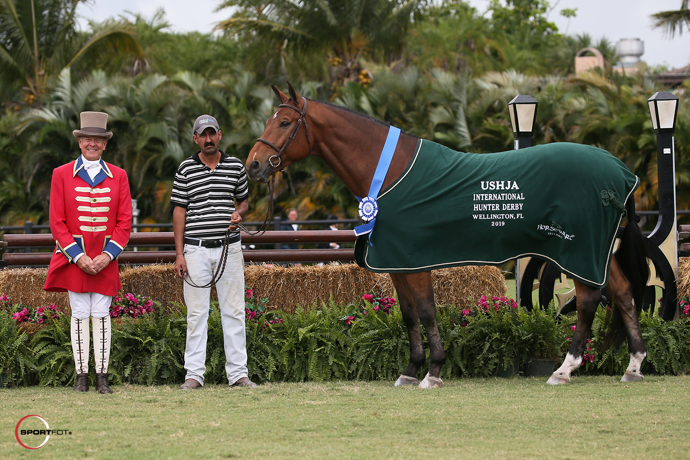 Alberto Ramirez with Tradition and ringmaster Steve Rector. Photo © Sportfot