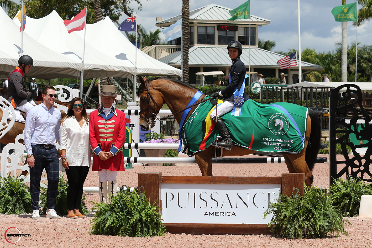 Laura Chapot and Chandon Blue with David Christian, Christian Dior Boutique Manager, Lilly Rodriguez of Puissance America, and ringmaster Steve Rector. Photo © Sportfot