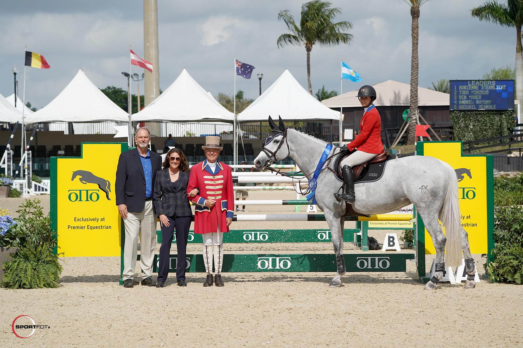 Adrienne Sternlicht and Cadans Z in their winning presentation with Co-Founder and CEO Mark Niehart and Co-Founder and President Heidi Zorn of Premier Equestrian, and ringmaster Steve Rector.