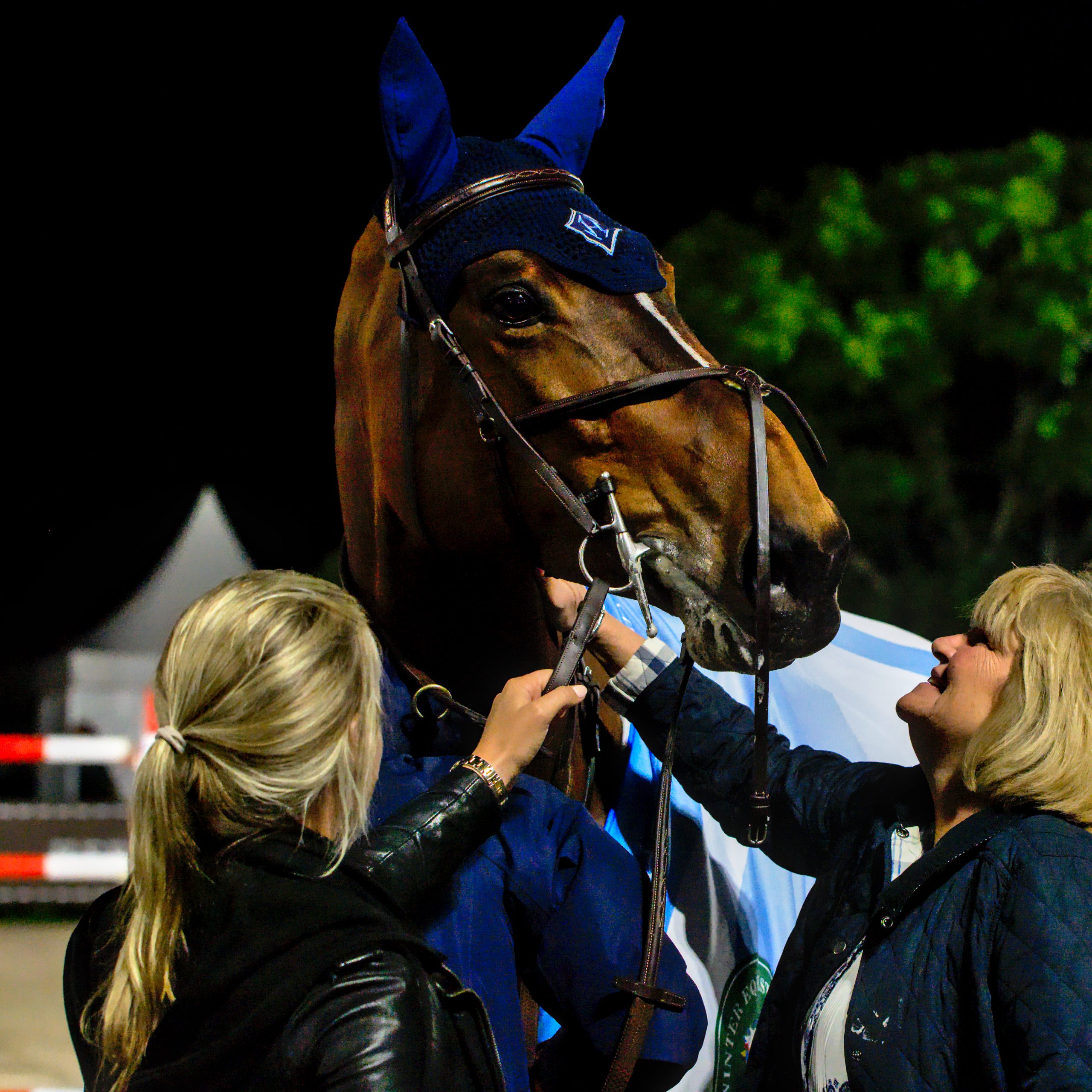 HH Azur being dressed for awards by her many admirers.