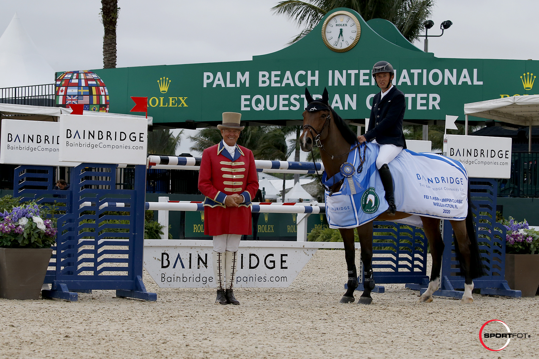 Bertram Allen and Lafayette van Overis in their winning presentation with ringmaster Steve Rector.