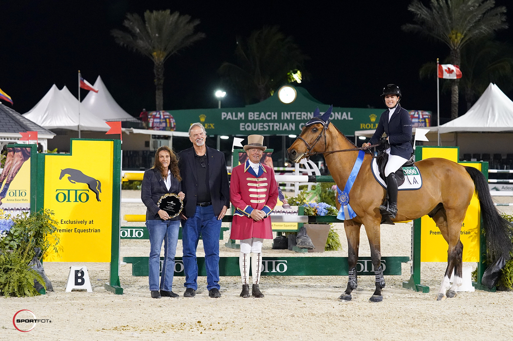 Brianne Goutal-Marteau and Tanael des Bonnes in their winning presentation with Co-Founder and CEO Mark Niehart and Co-Founder and President Heidi Zorn of Premier Equestrian, and ringmaster Steve Rector.