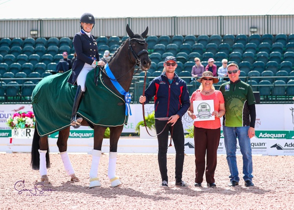 Ashley Holzer with her barn manager Nate Tucker, judge Mariette Sanders-Van Gansewinkel and Allyn Mann of Adequan®.