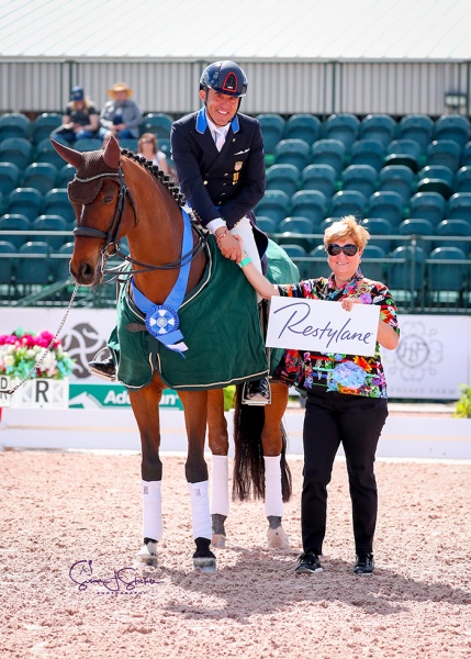 Cesar Parra and Mr Bumblebee with judge at C Elisabeth (Sissy) Max-Theurer.