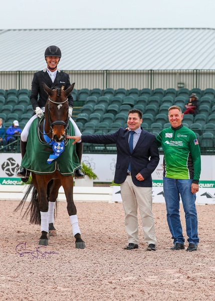 Guenter Seidel (USA) and Beltano with judge at C Raphael Saleh and Allyn Mann of title sponsor Adequan®.