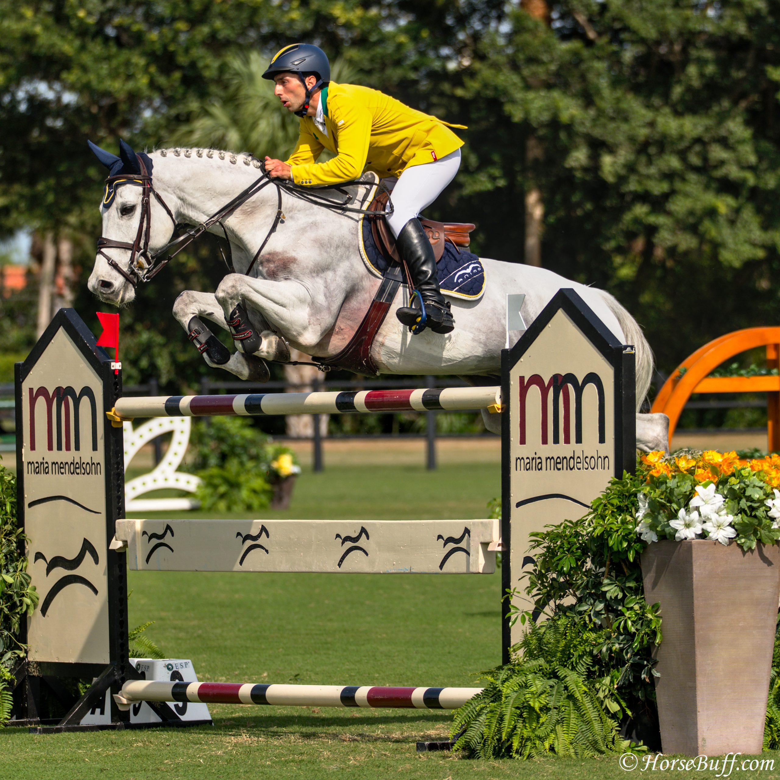 Yuri Mansur piloting Everglade Santo Antonio