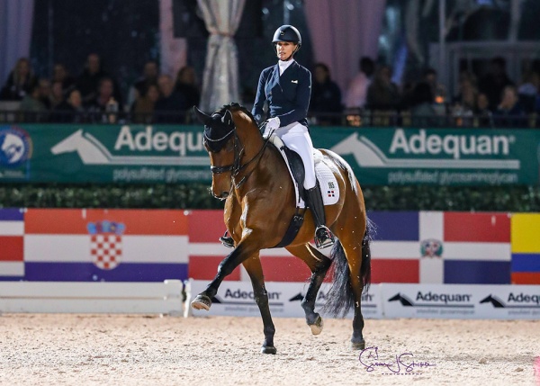 Yvonne Losos De Muñiz of the Dominican Republic and Aquamarijn finish second with 75.115%.