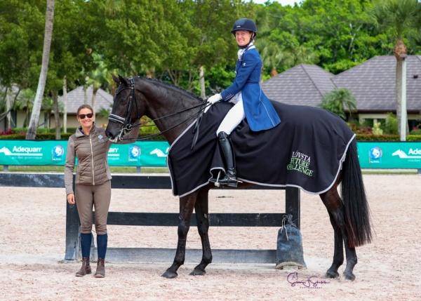 Alice Tarjan with Tinne Vilhelmson Silfven of class sponsor Lövsta.