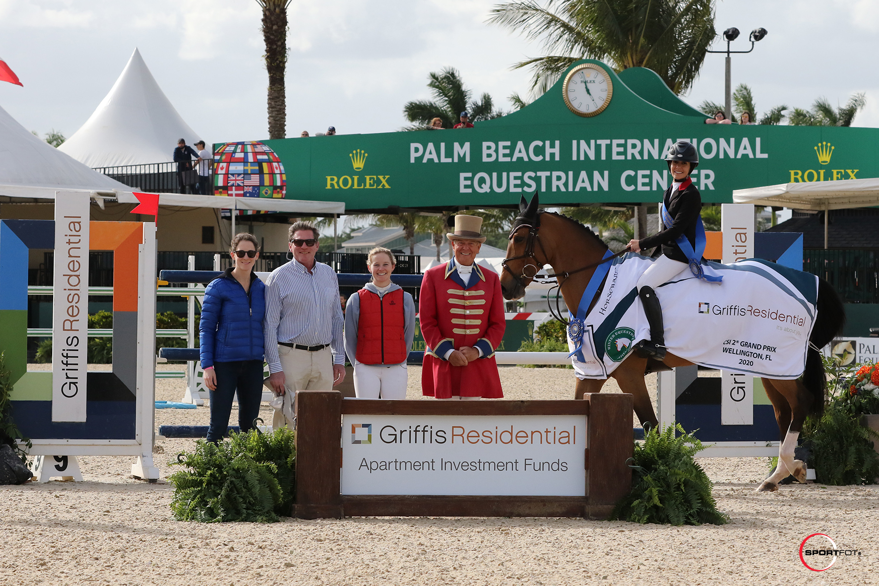 Lacey Gilbertson and Baloppi in their winning presentation with Haley, Ian, and Georgia Griffis, along with ringmaster Steve Rector. 