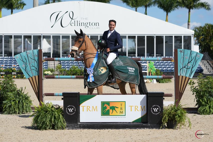 Luiz Francisco De Azevedo & Collin presented as winners in the $50,000 TRM CSI4* Grand Prix Qualifier © Sportfot