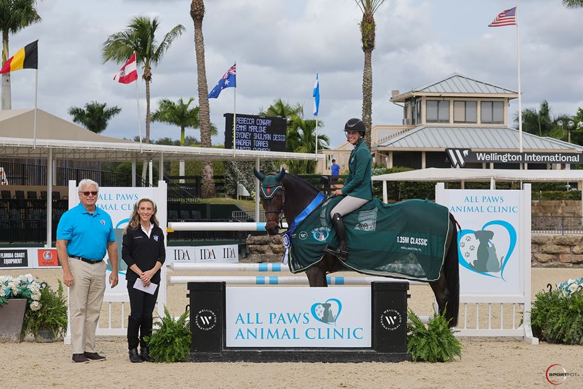 Rebecca Conway & Jersey Girl presented as winners by Max Duthie and Dr. Theresa Strathman in the $5,000 1.35m All Paws Animal Clinic Stake © Sportfot