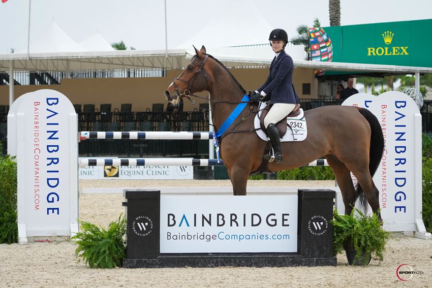 Lucy Matz & Fyolieta presented as winners in the $10,000 Bainbridge Companies Stake © Sportfot
        